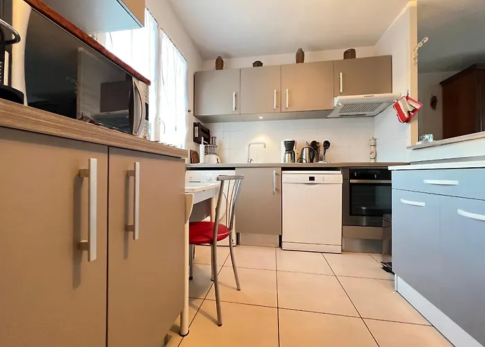 2 Chambres, Balcon, Parking A - Fr-1-474-273 דירה *